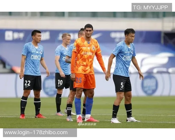 中超激战山东鲁能对阵大连人队全力争胜展现足球魅力与激情